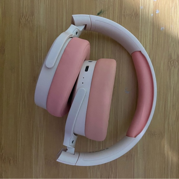 RoHS Pink Headphones - Picture 2 of 6